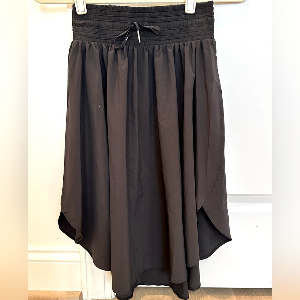 Lulu Lemon Midi Black skirt size 2